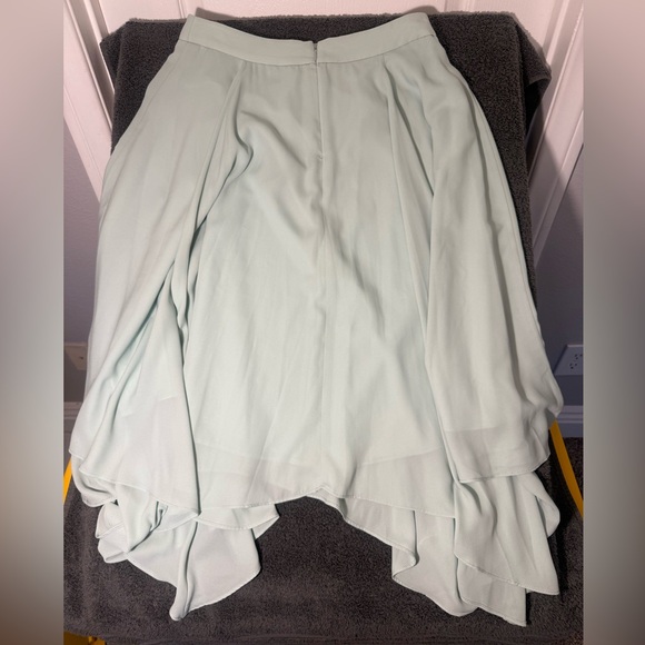 Banana Republic Asymmetrical Light Green Skirt- Size 4 NWT - Picture 2 of 3